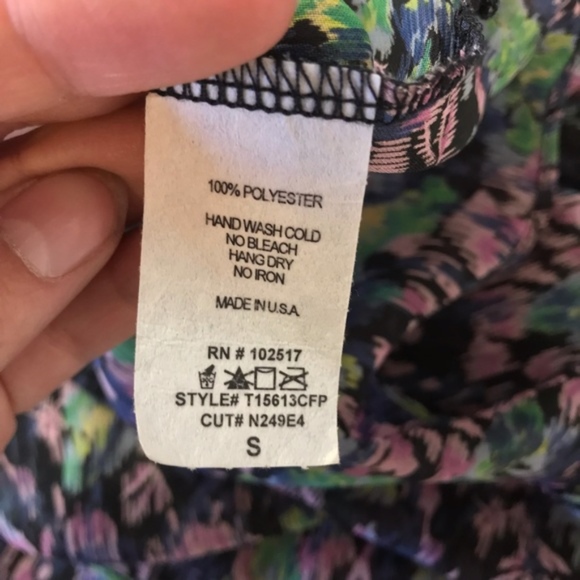 Soprano Watercolor Print Ruffled Blouse Size Small - Picture 7 of 7